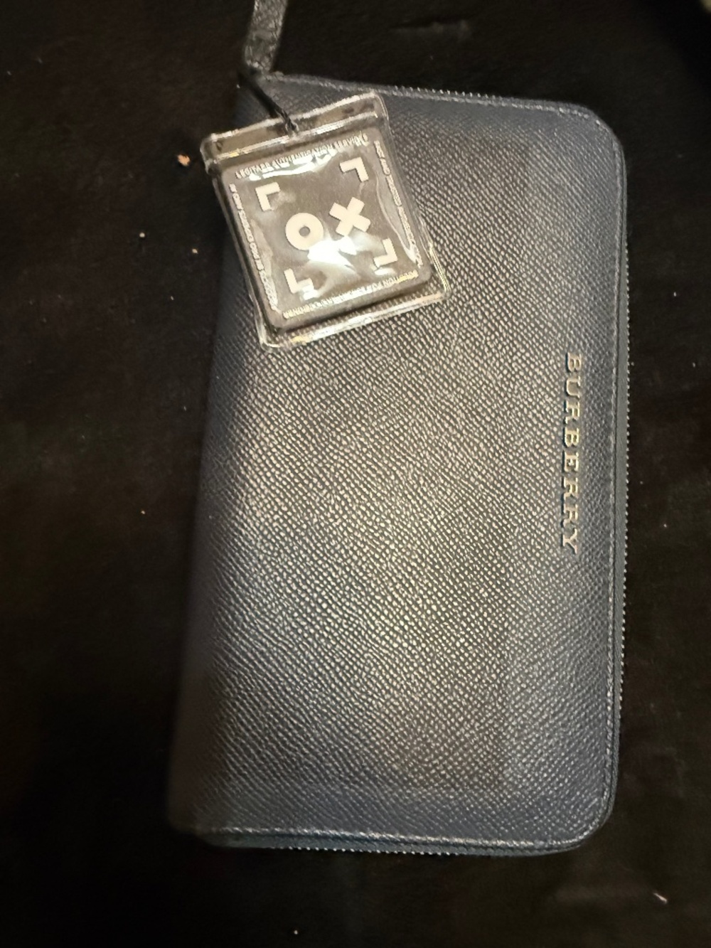 Burberry - Picture 1 of 2